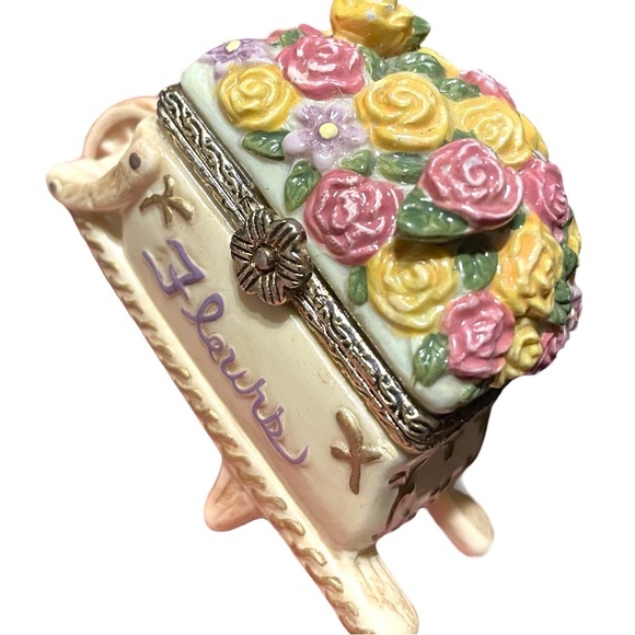 Small Fleurs Floral Wheelbarrow Trinket Box Hinged Lid Exquisite Detail - Picture 8 of 16